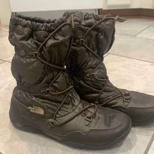 The North Face brown snow boots size 9